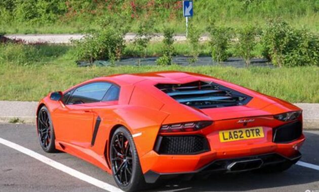 The Ultimate Guide to the Lamborghini Aventador LP700-4